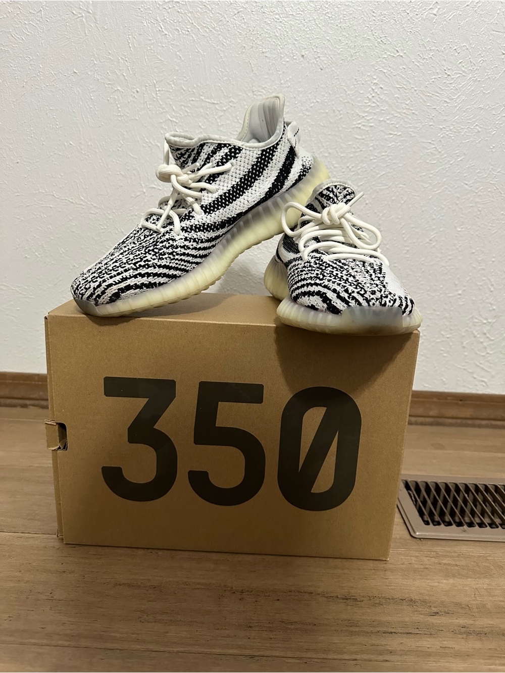 2017 Yeezy 350 V2 Zebra, Size 8(M)